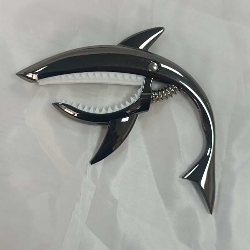 Kapodaster gitarowy Shark Desi – Musical Instrument Bass recenzja i cena